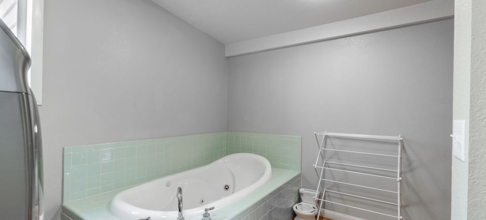 17 web or mls 201 edwards ave 21