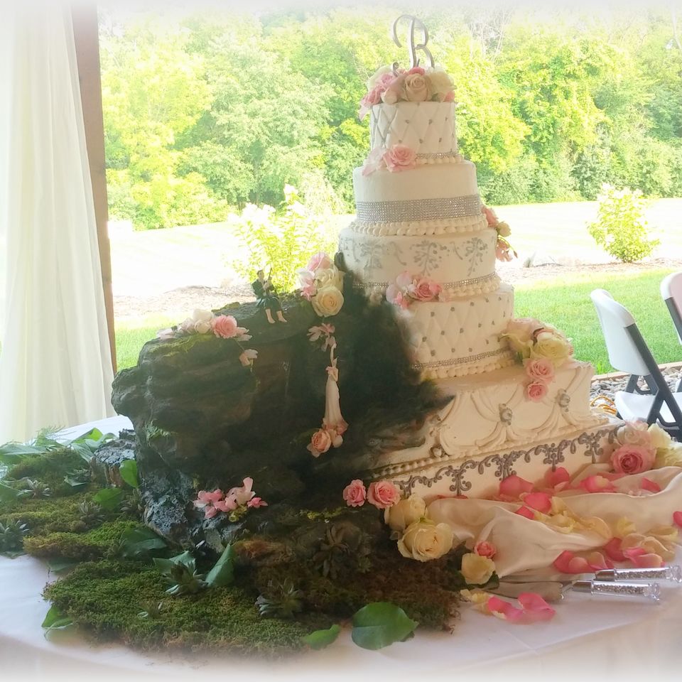 Wed cake 14020180617 5729 1i6crgu