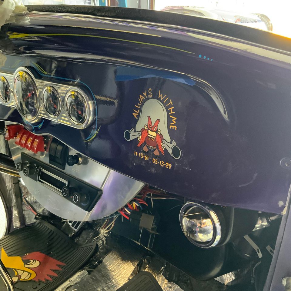 Creative custom pinstriping design and artistic projects created by Skeeter's Grafix.