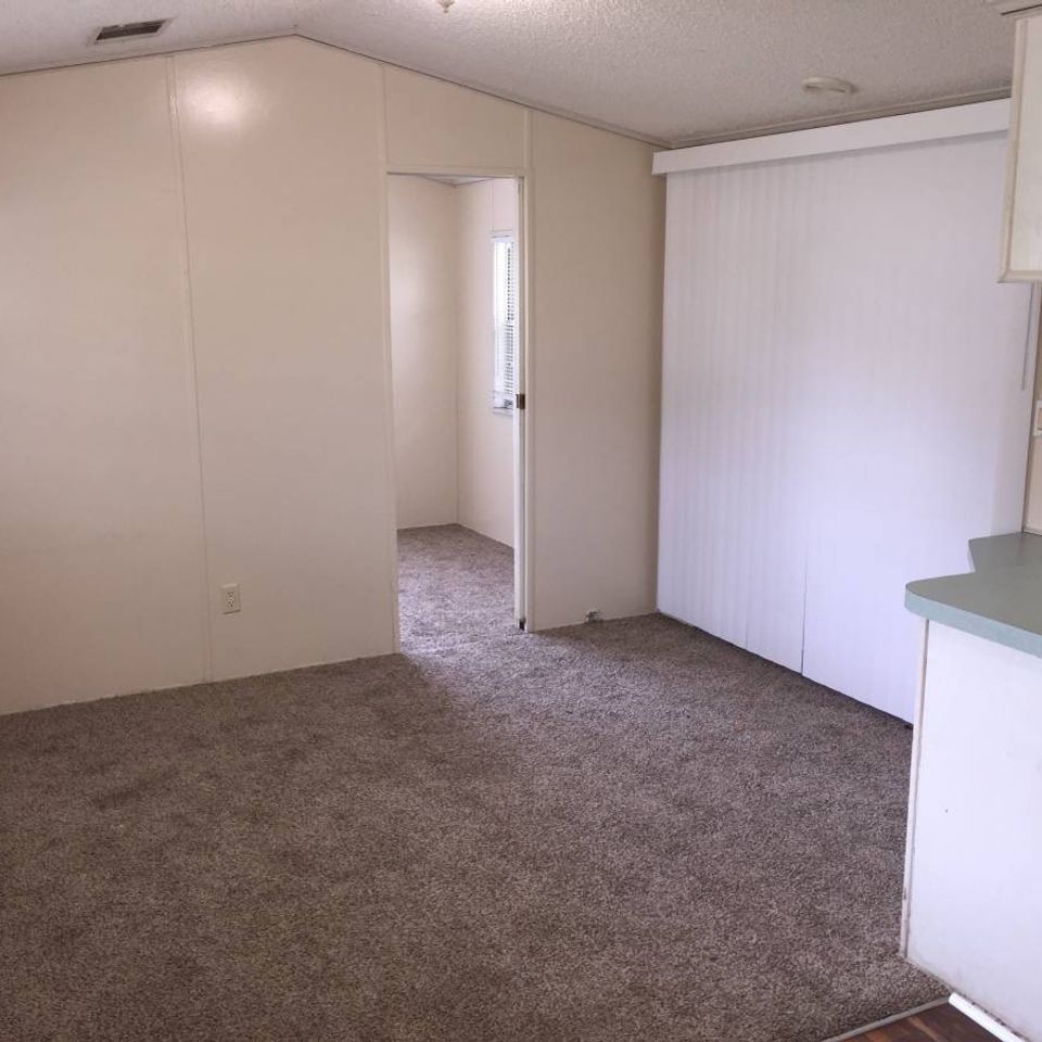 Lot 21 living