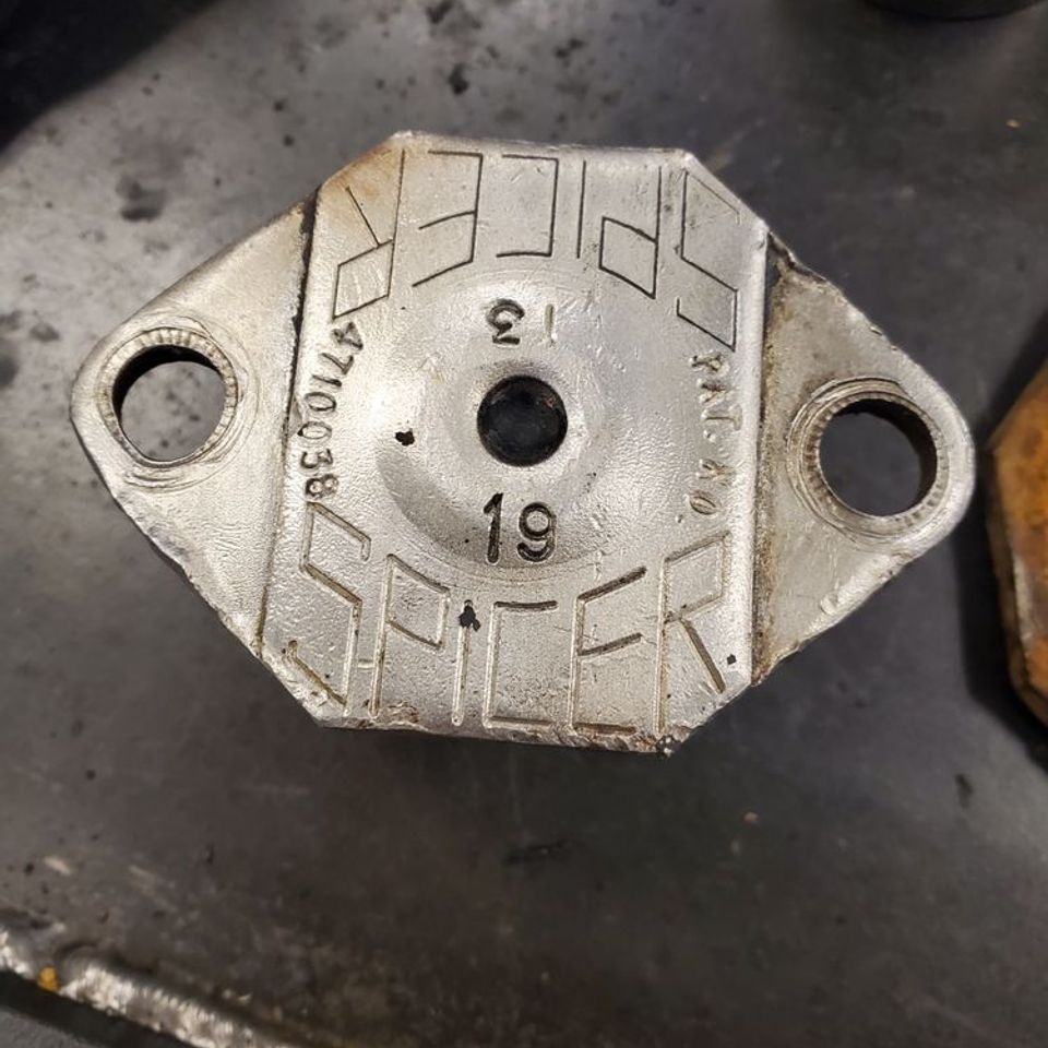 O (7)