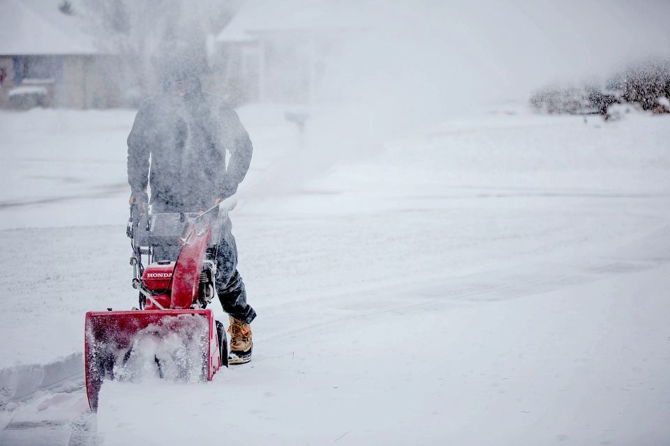 Snowblowing g707d9da78 1920