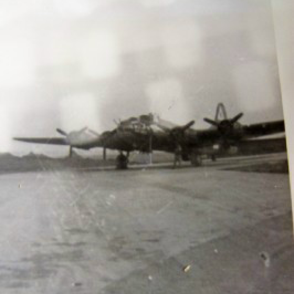 Wwii  8th a.f.  524bomb.squad. photos of b17s  etc files420170912 29651 1ikvua9