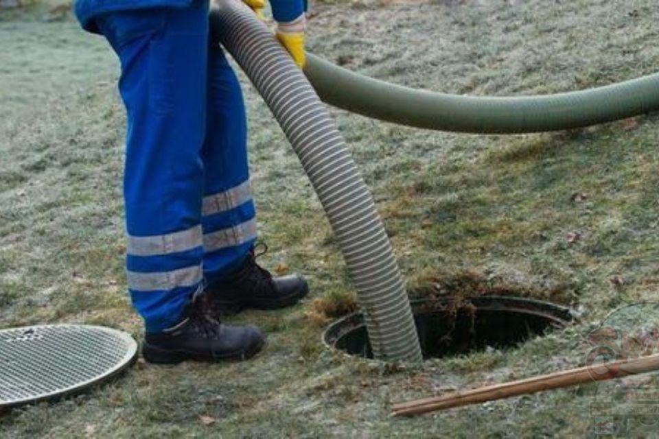 septic tank pumping services