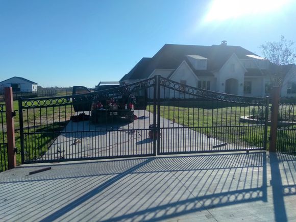 Lucas doble gates