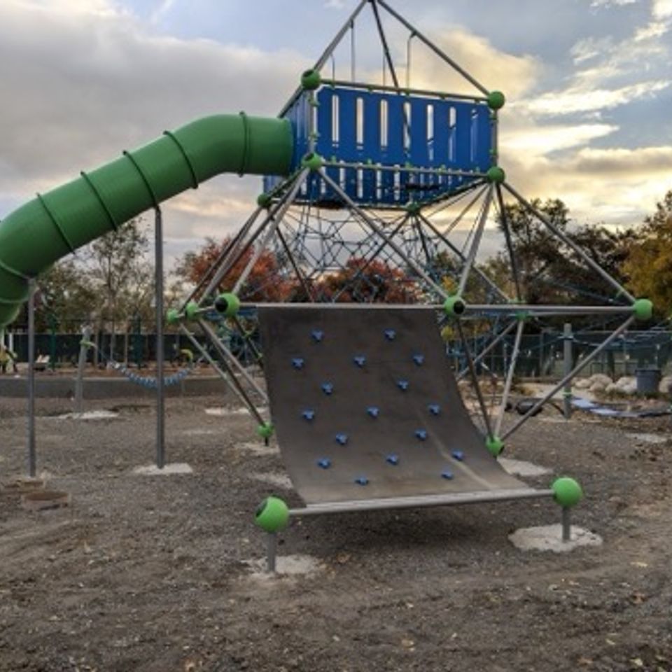 649054924