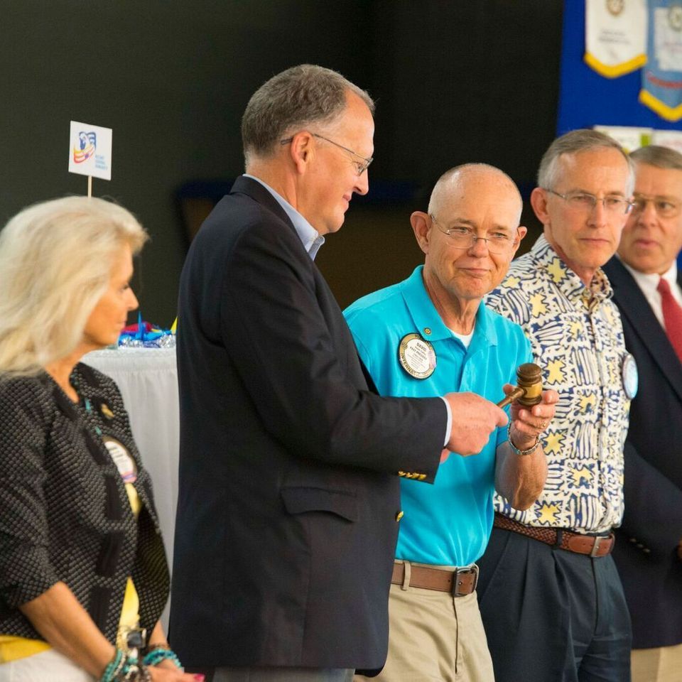 Rotary passing gavel 420170629 9832 ufviui