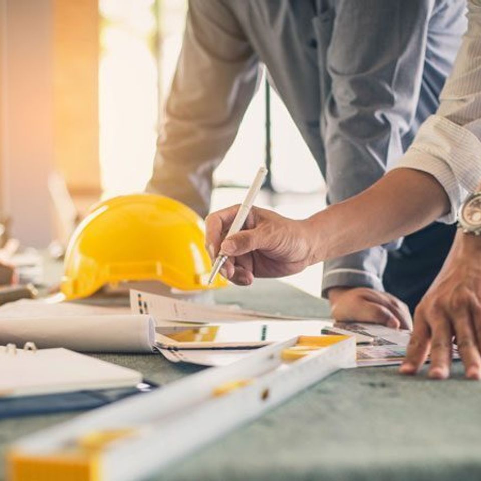 Shutterstock 626410364 contractor picture block