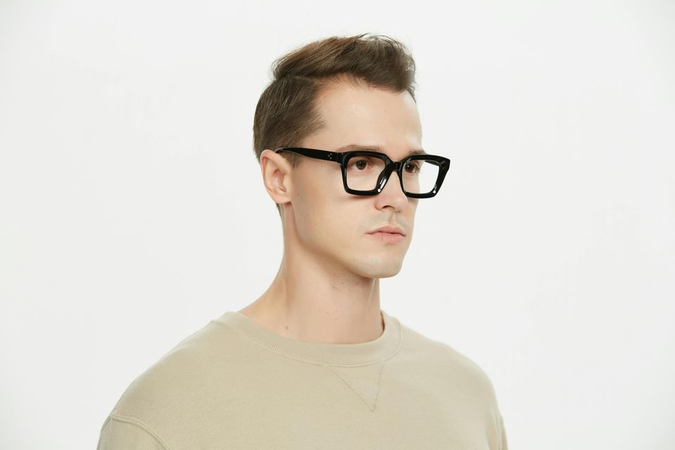 Pexels glassesshop gs 1317359316 27759903