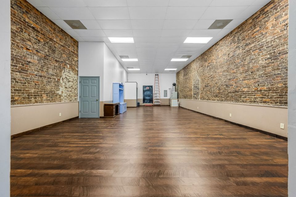 30 web or mls 206 southside square interiors   clear lens real estate photography 11
