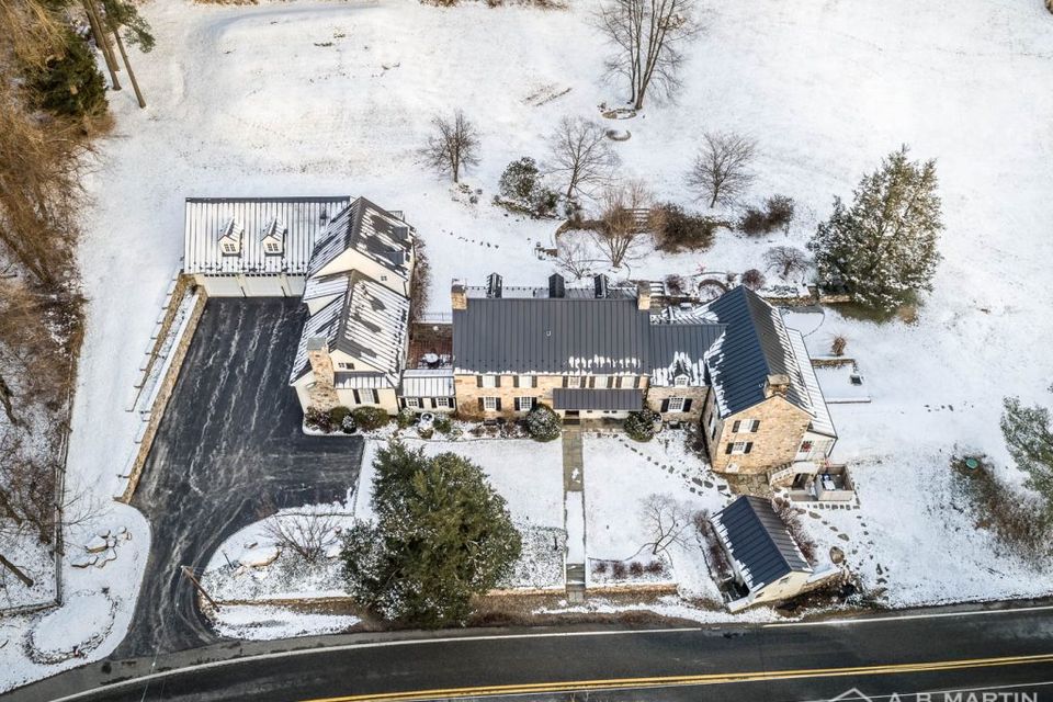 Historic house with matte black abseam dji 0020 hdr 1024x767