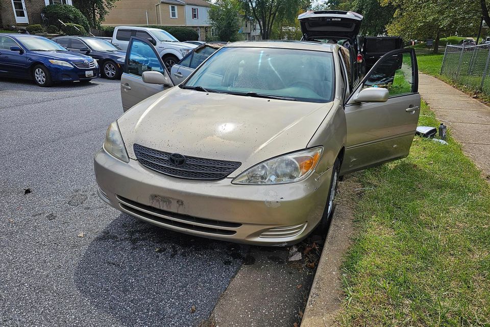 Gold toyota camry le