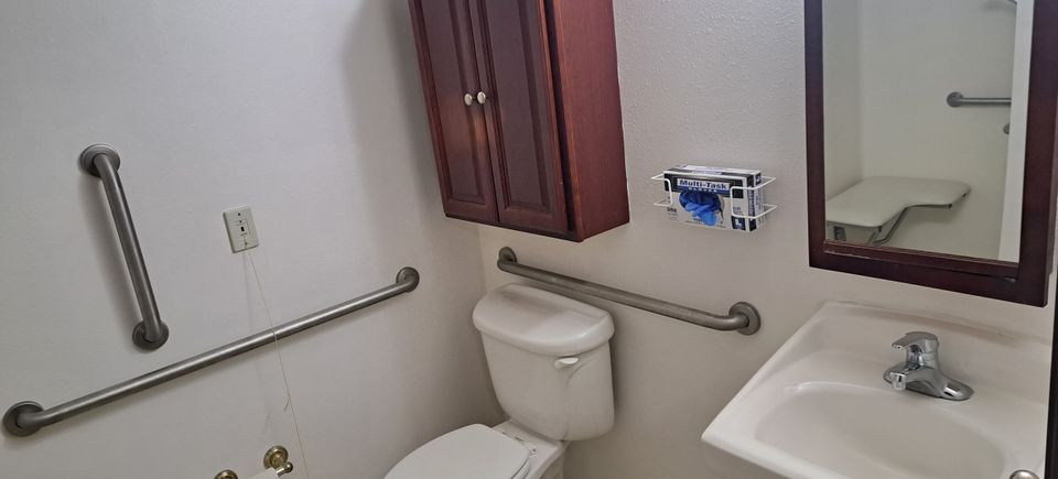 Unit b bathroom.1