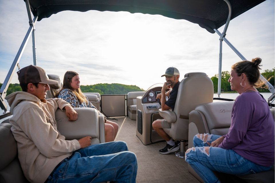 Lake hickory pub   marina   website