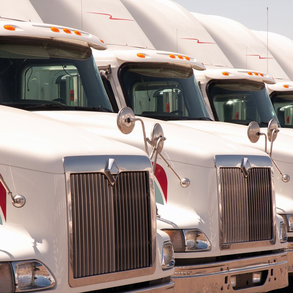 Fleet truck repairs   servicedepositphotos 3865383 l 2015