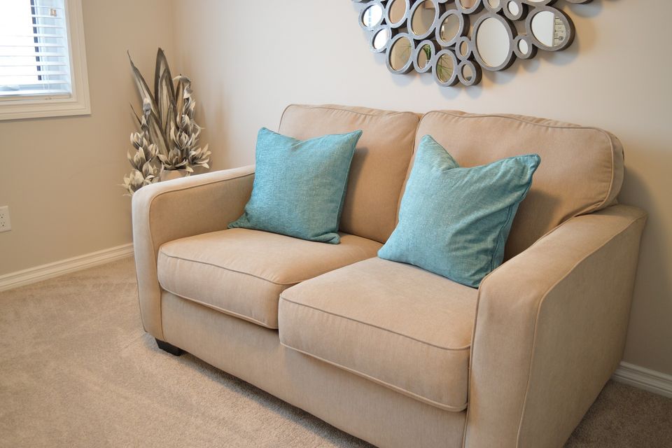 Love seat ge044b6134 1920