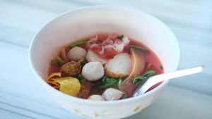 Thai Food Restaurant Tom Yum Soup