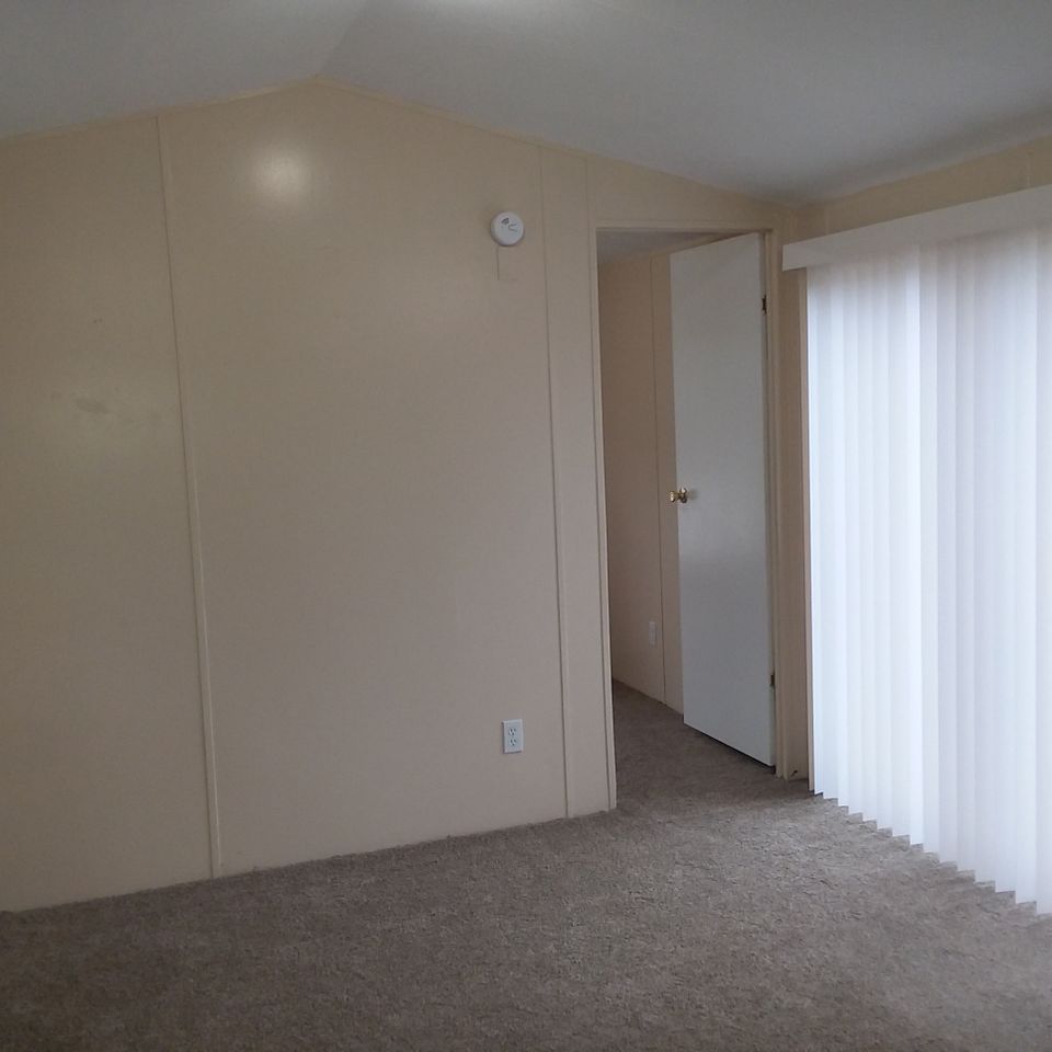 Lot 25 slider