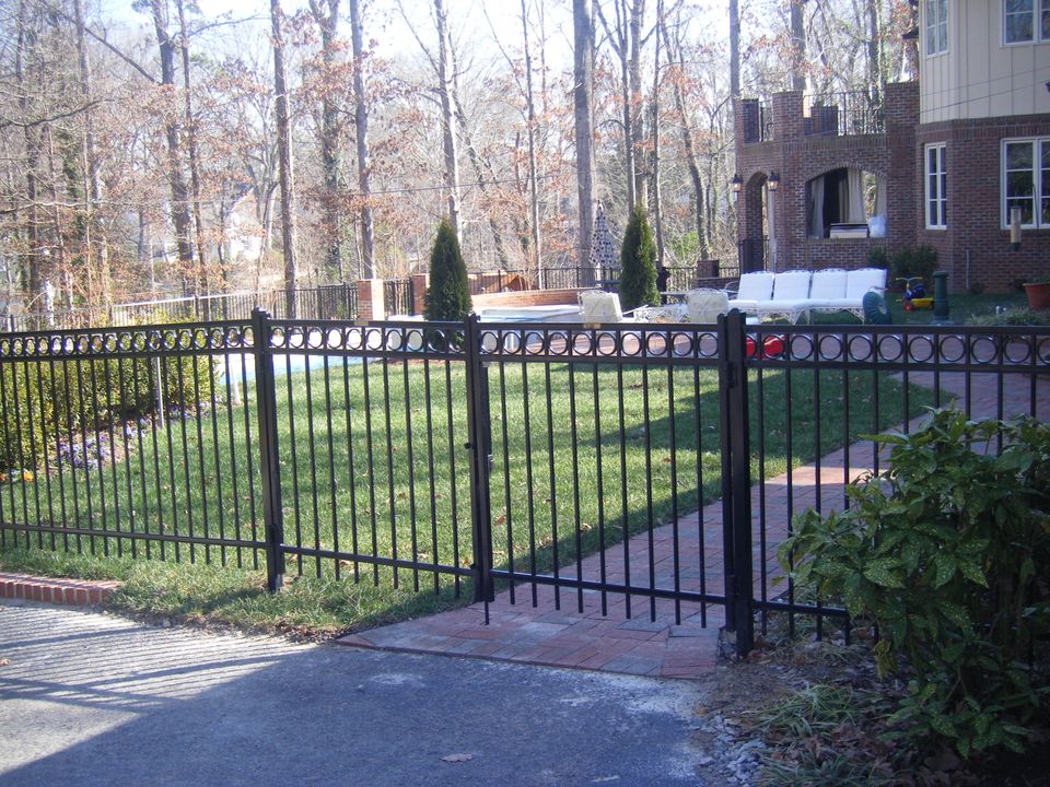 Iron fence120170510 28609 1oa7kcn