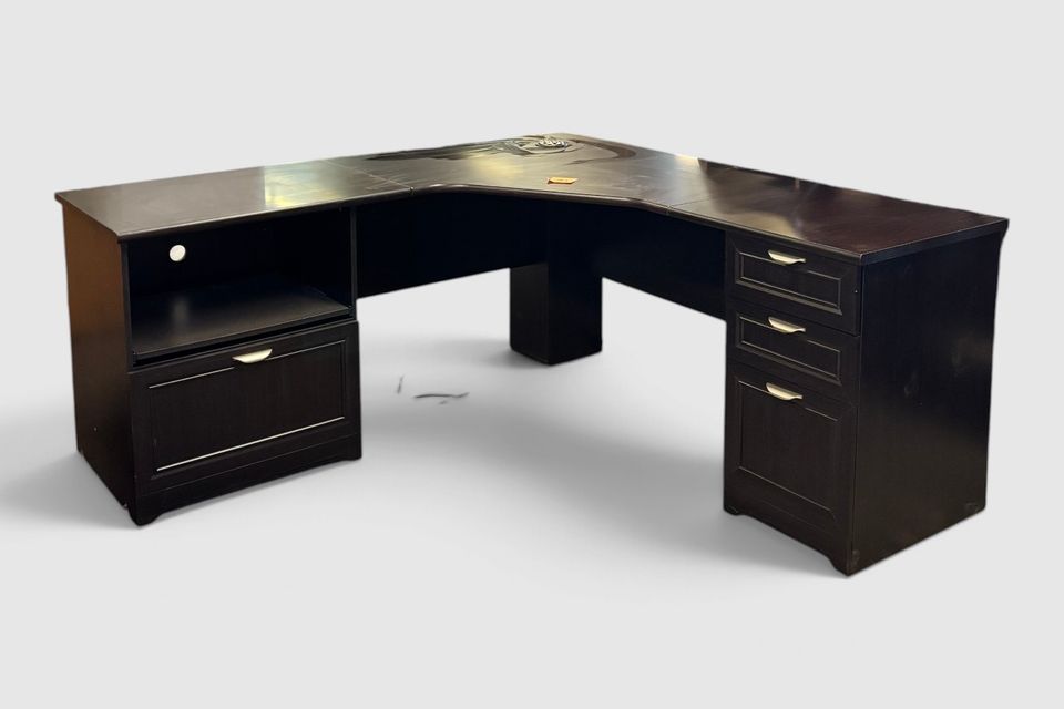 Ready dark desk