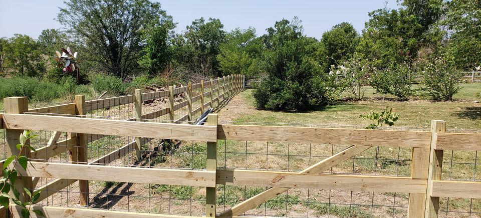 custom wooden and wire farm fence monett mo