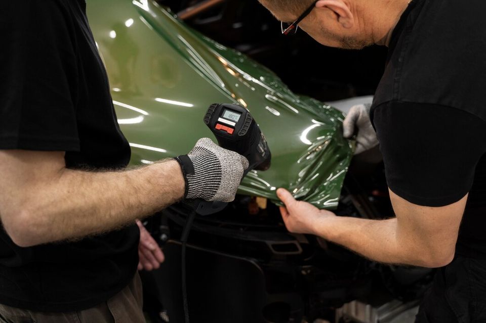 Person working car wrapping 23 2149342660