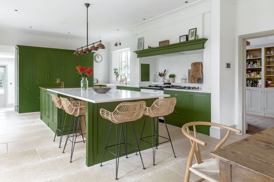 Green kitchens cotswold farmhouse kitchen langstone farmhouse by pete helme photography 1644963971