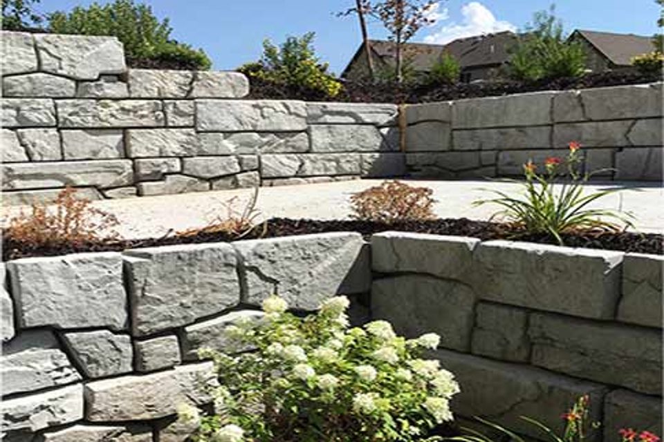 Verti block reinforced wall