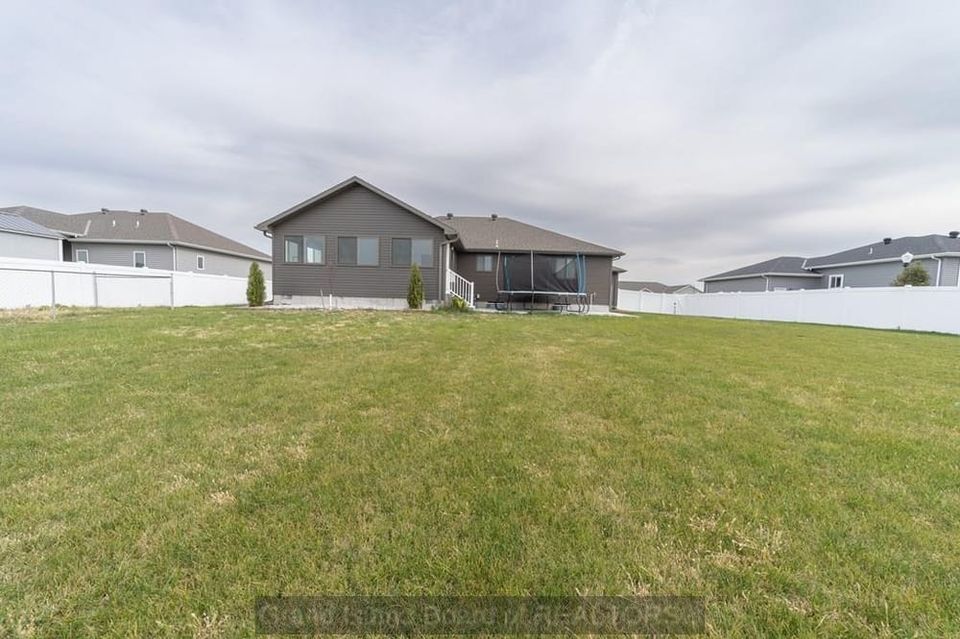 2104 ebony lane grand island d 9