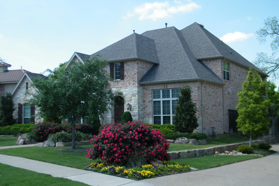 Best Lawn Care and Landscaping Service