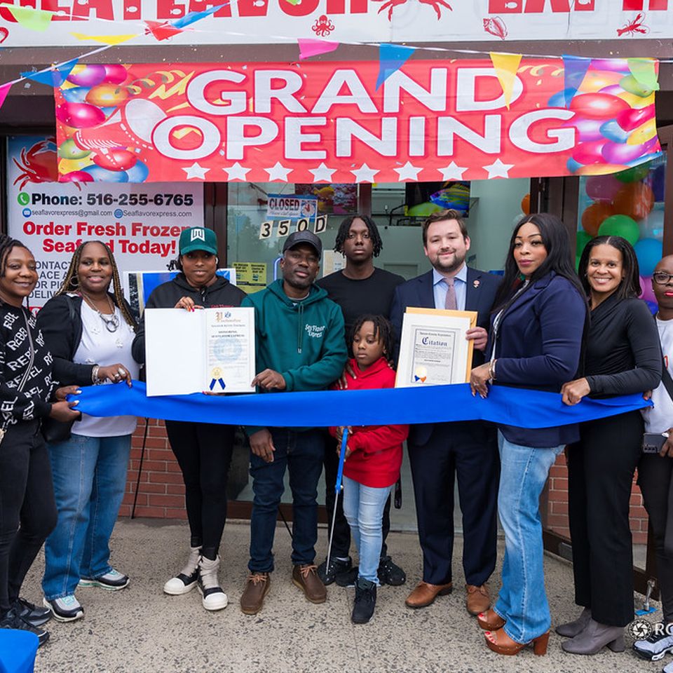 Sea flavor express grand opening   ribbon cutting 1007 xl