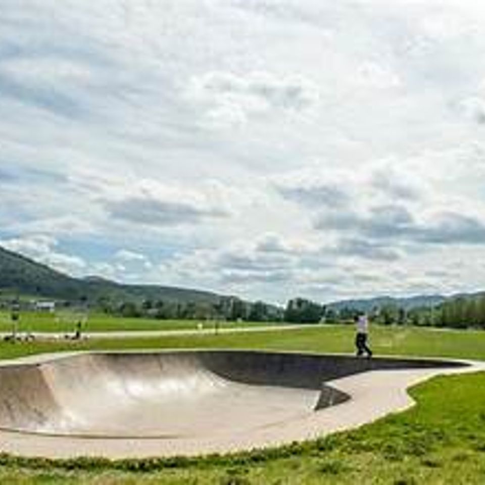 Skate park bowl