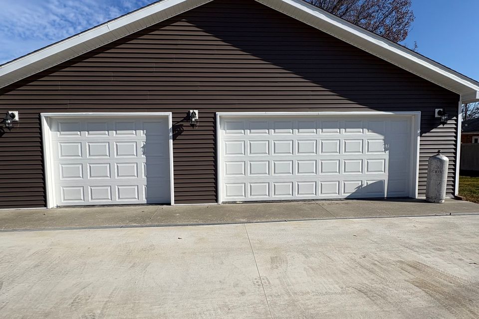 559 s main garage