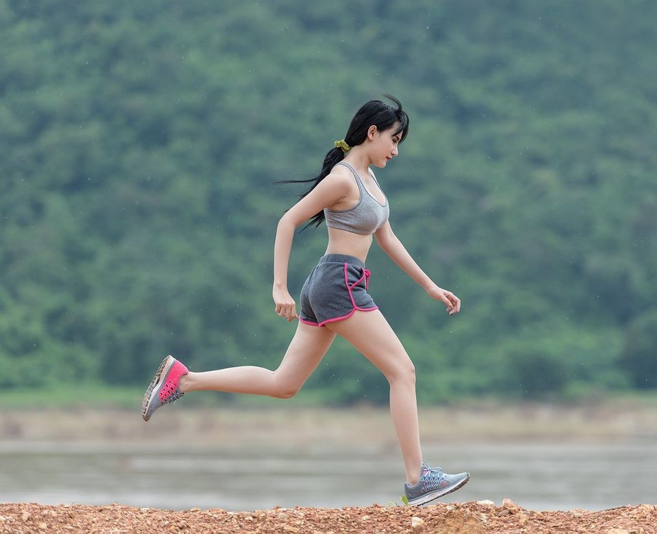 Mujer corriendo2