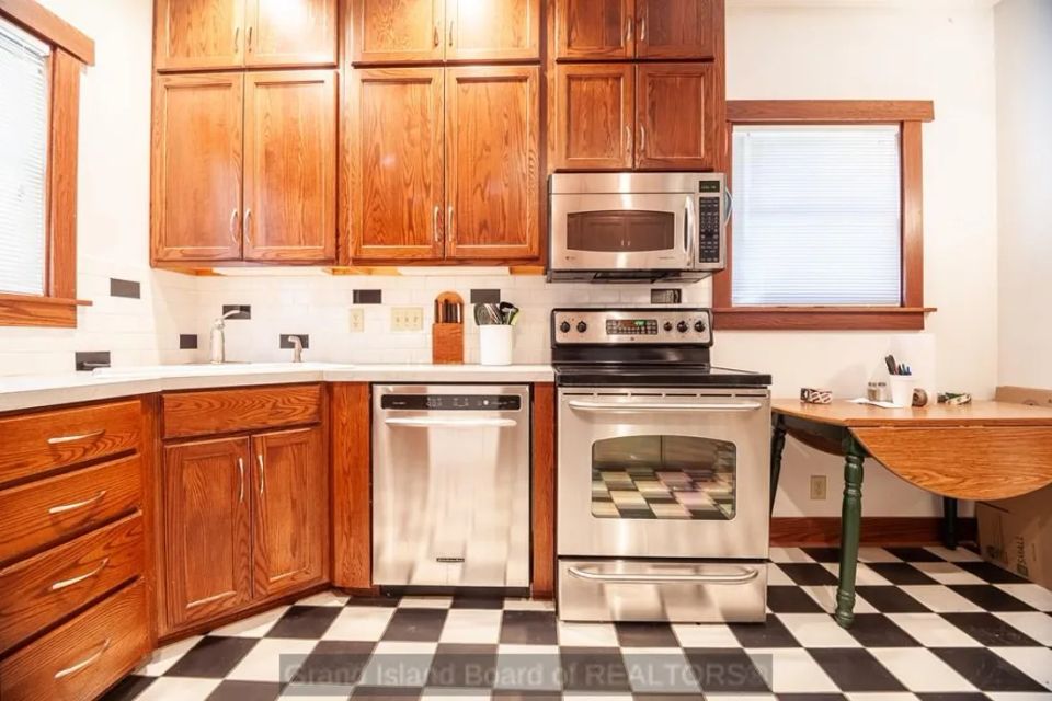 2104 w state st grand island b 5