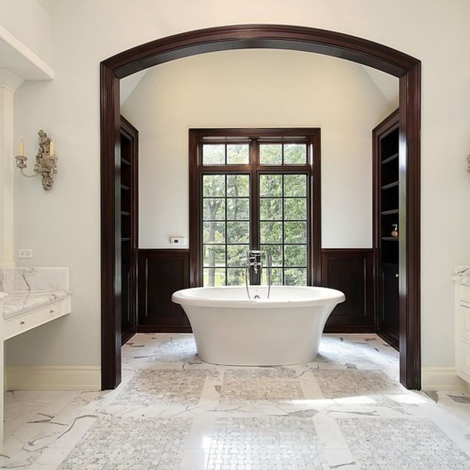 Luxury bathroom 1