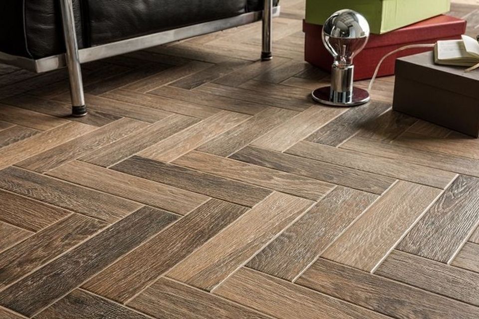 French parquet brown setting 730x454px 15b088135ecadb975672899c94ad17b5