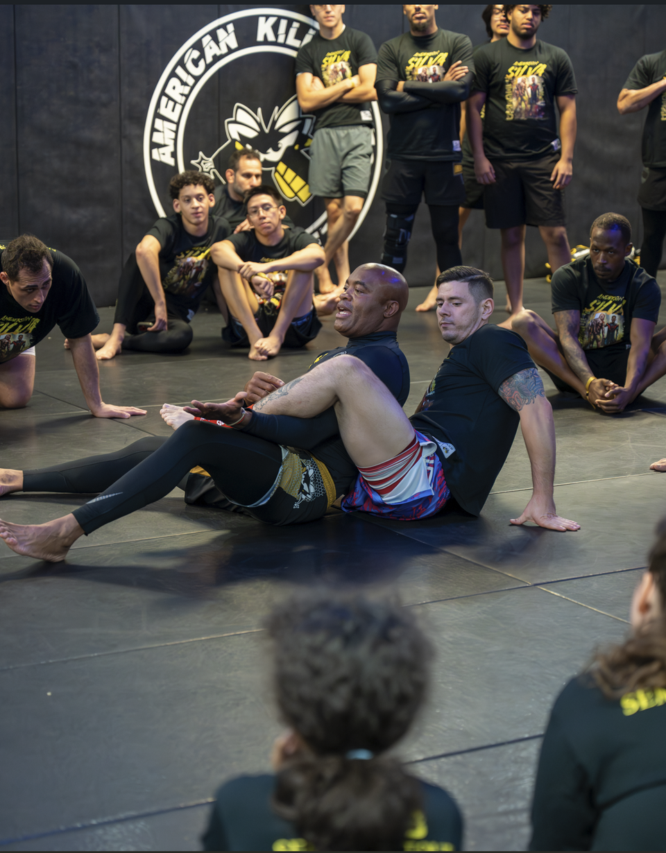 Anderson silva at american killer bees pa training 3a.jpg