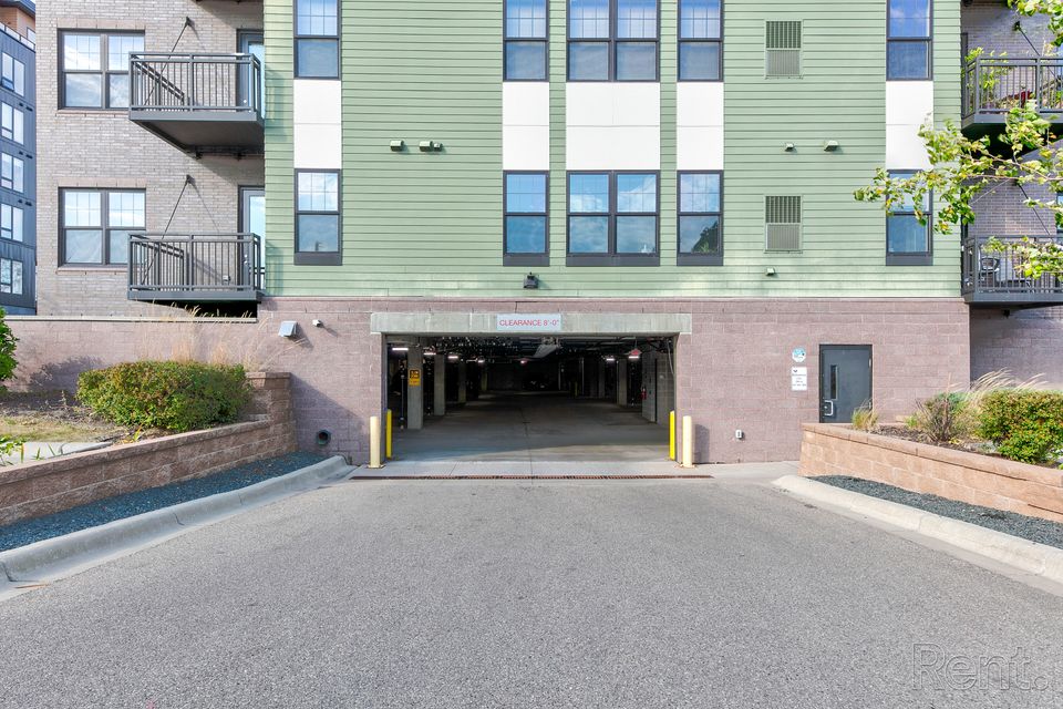 100129049 48 hdp capitalview ext prkg