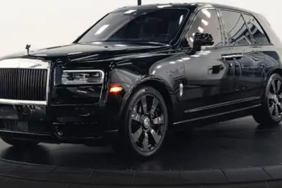 Rolls royce cullinan black