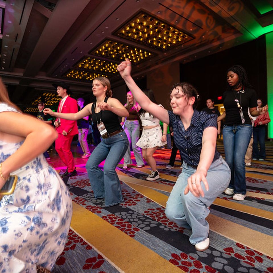 54399352925 617447332e c