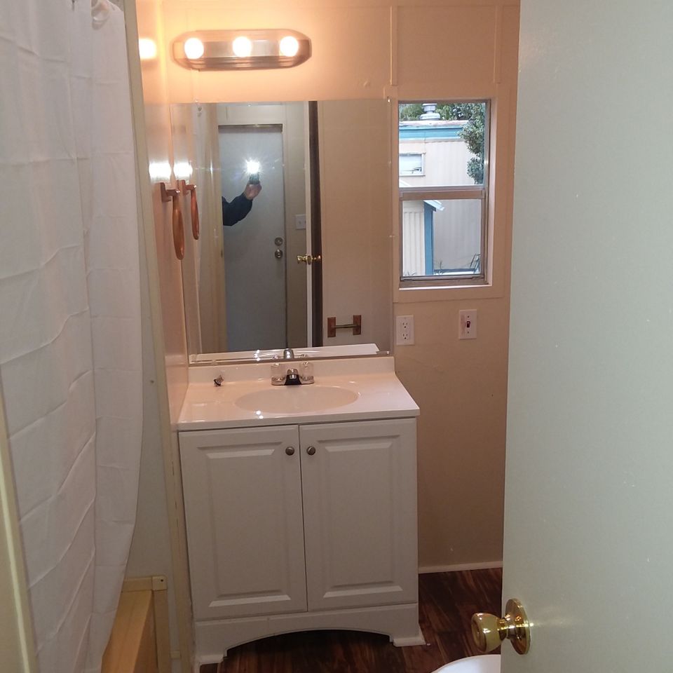 Lot 25 bath