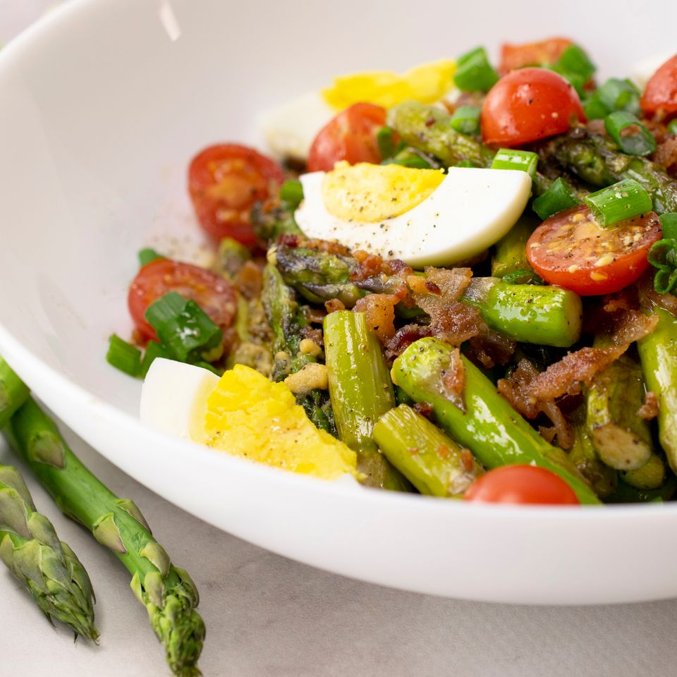 16539 asparagusbaconandeggsalad