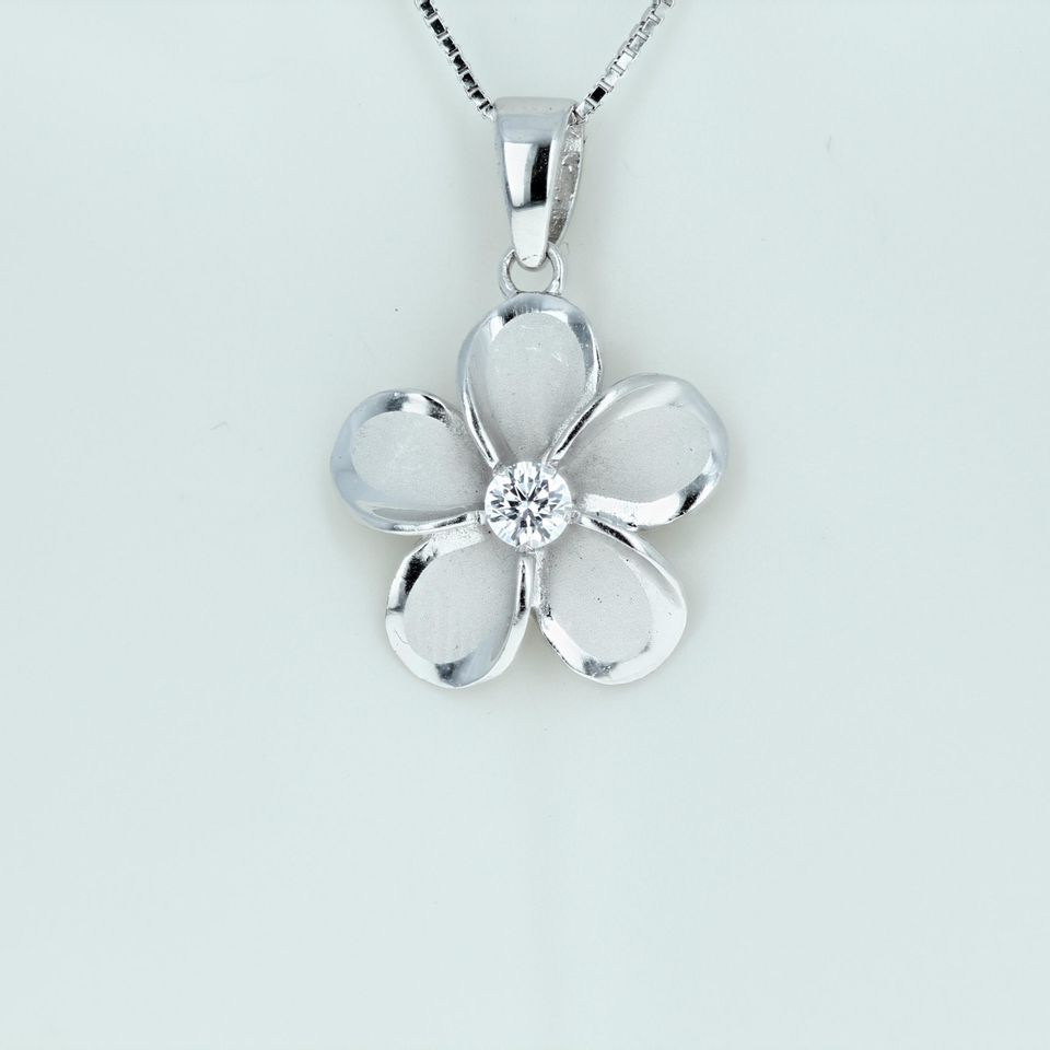 14 mm plumeria necklace close up s scaled