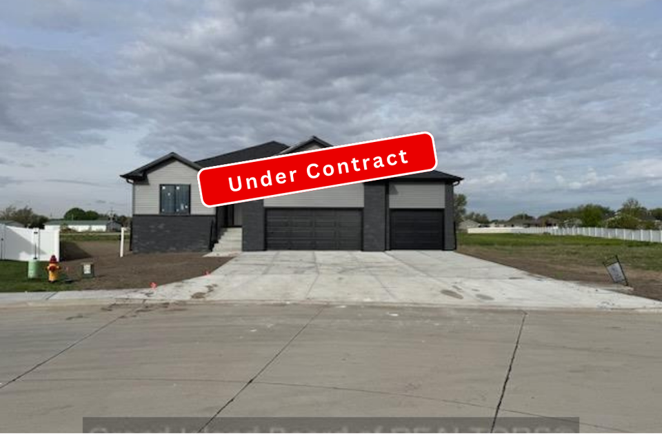 2112 pearl pl grand island ne 68803 under contract