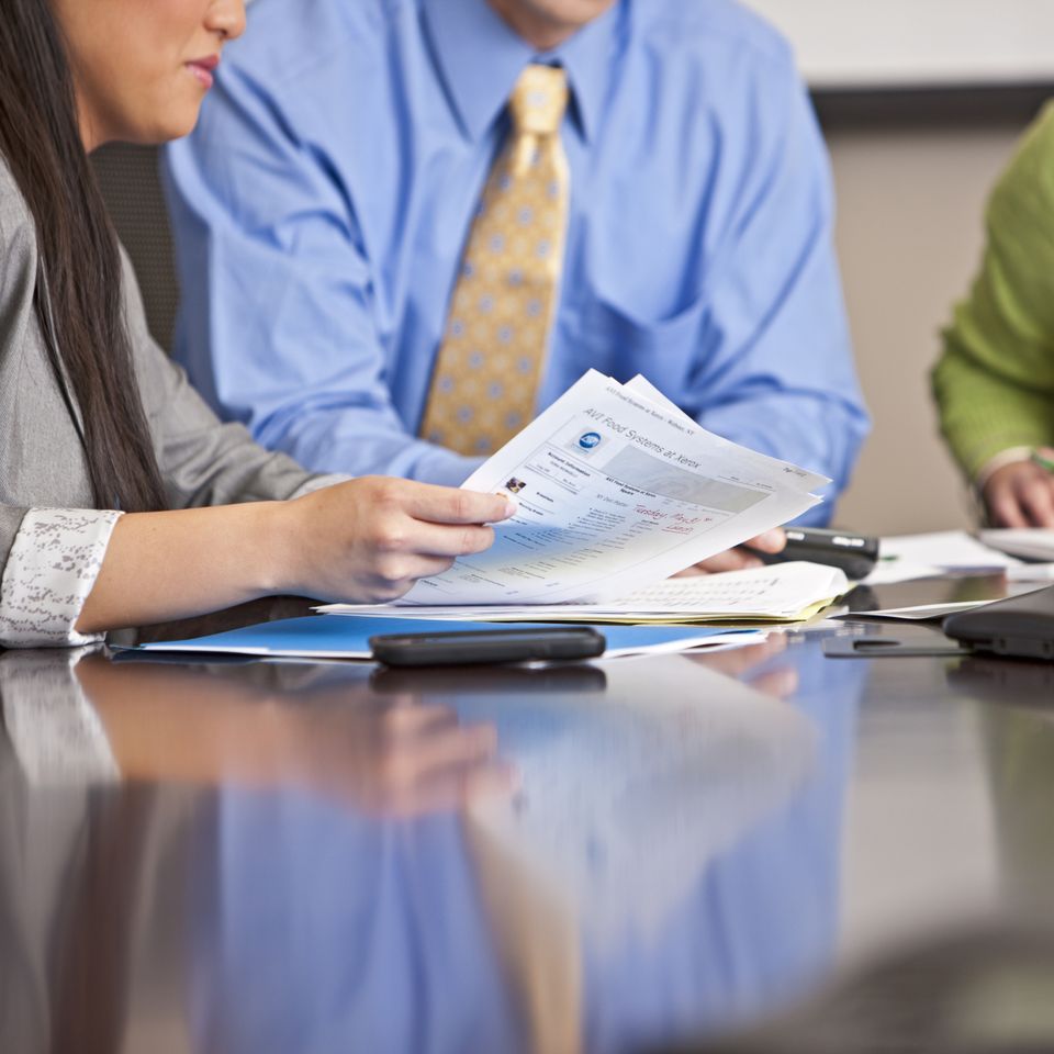 Z used three people discussing business e140371875741720170522 23929 1cd3bq7