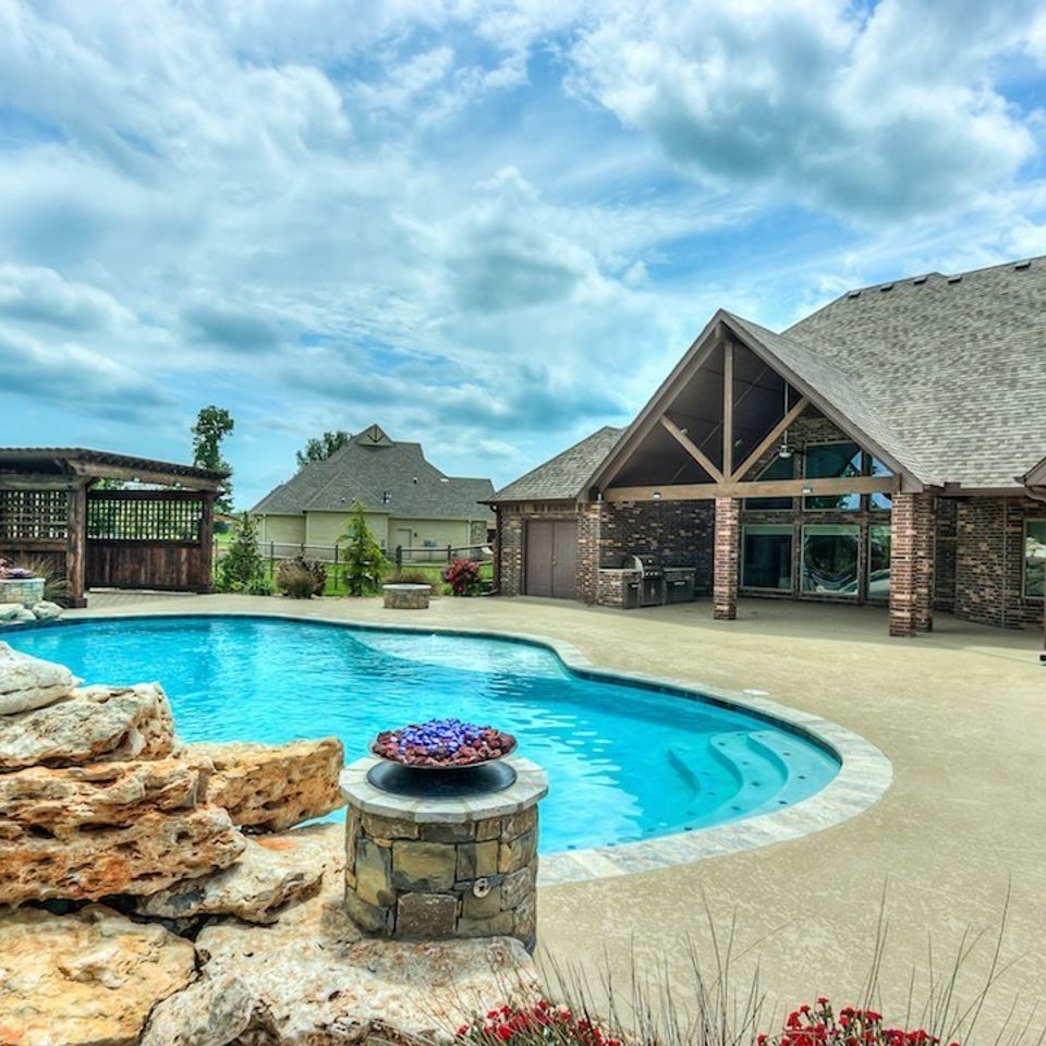 Nuredo magazine   tulsa oklahoma   neighborhoods   stone canyon cover story   oakwood 12 960