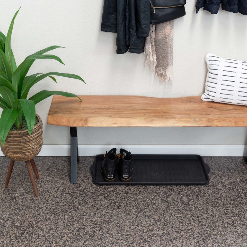 Entryway with Quartz Carpet flooring, a wooden bench, and a potted plant.