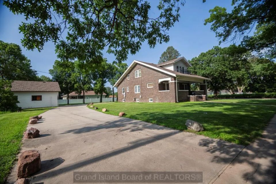 2104 w state st grand island f 1