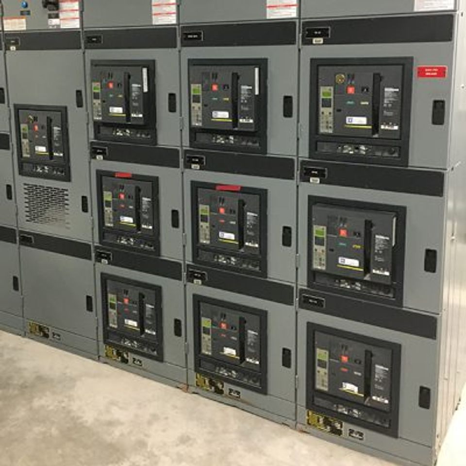 Industrial circuit breaker retrofit 400x400